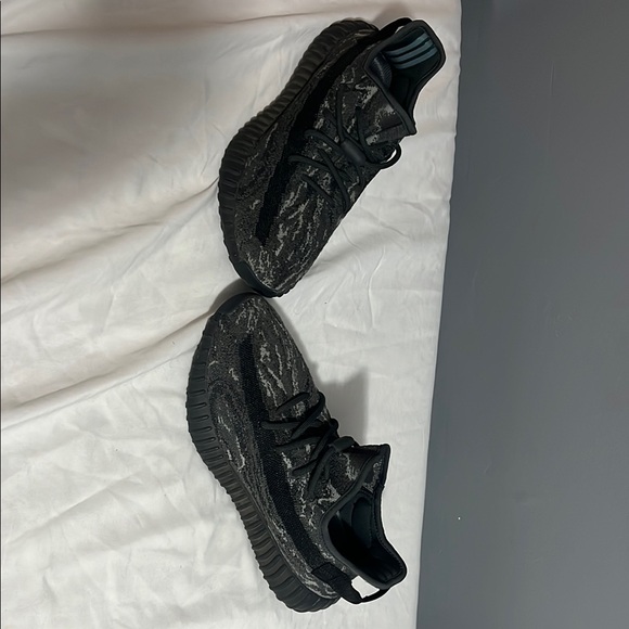 Adidas Yeezys 350s Men's Size 9 Black and Gray (Dark Salt) Sneakers
